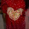 bile velke srdce z lasky jankovo ovoce orechy lyofilizovane maliny a jahody pistacie cokoladovna janek