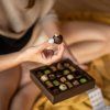 krabicka 20 ks pralinka lanyz kostka nugat jednohubka darek z lasky pro milovniky pistacie zelena jarni cokolada poteseni cokoladovna janek